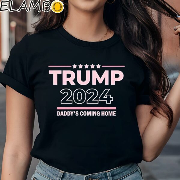Official Trump 2024 Daddy's Coming Home Shirt Black Shirts Shirt